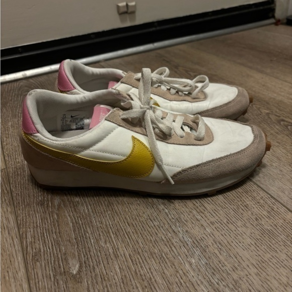 Nike Daybreak Fossil Stone Saffron QuartzShoes Sneakers size 7,5